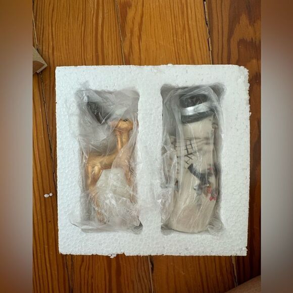 Fitz and Floyd Holiday Salt and Pepper Shakers - Picture 2 of 7